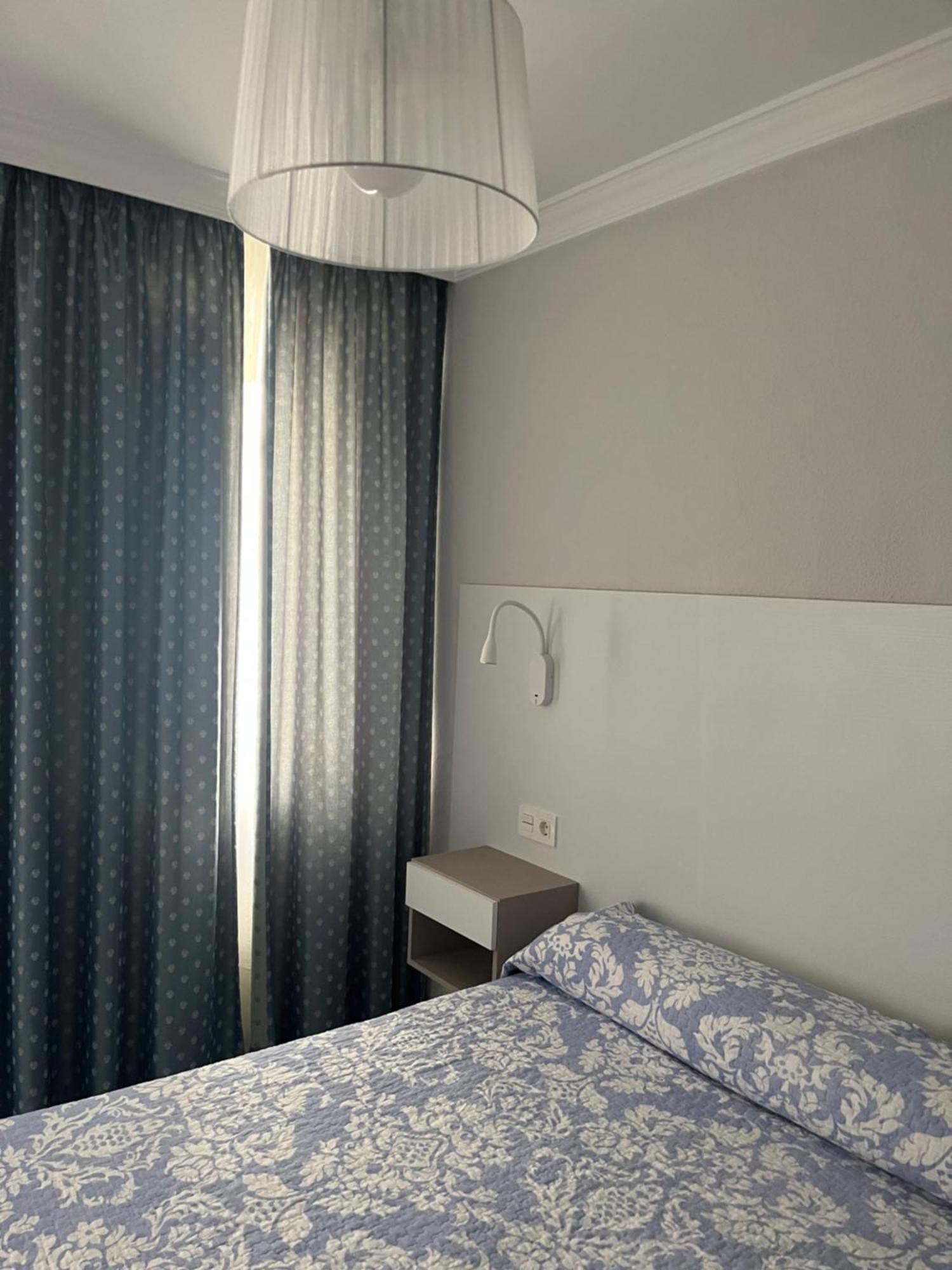 Hostal Plaza Damasco Almunecar Bagian luar foto