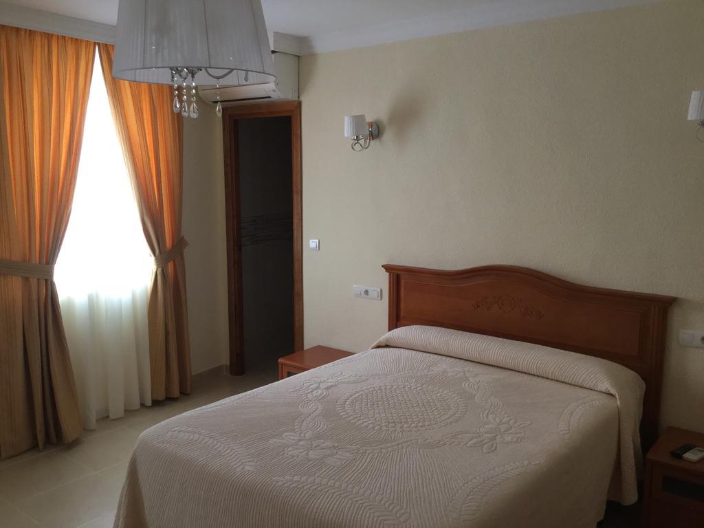 Hostal Plaza Damasco Almunecar Bagian luar foto